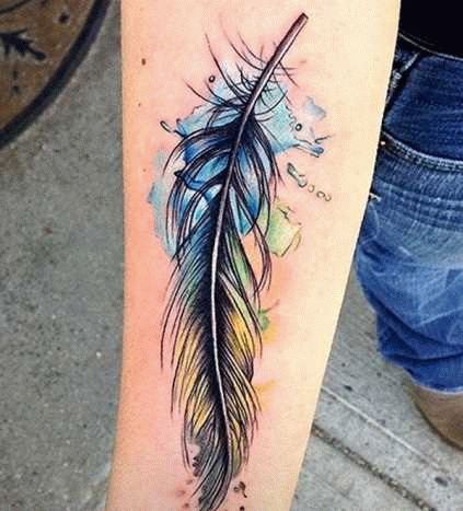 Идеи для сюжетов татуировок с перьями