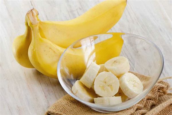 Рецепт №6: Маска с бананом и яичным желтком